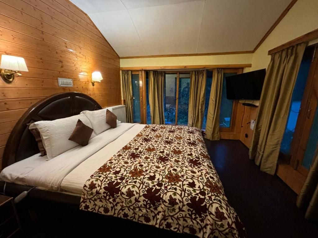 Pine Palace Resort Gulmarg Standard Room 5
