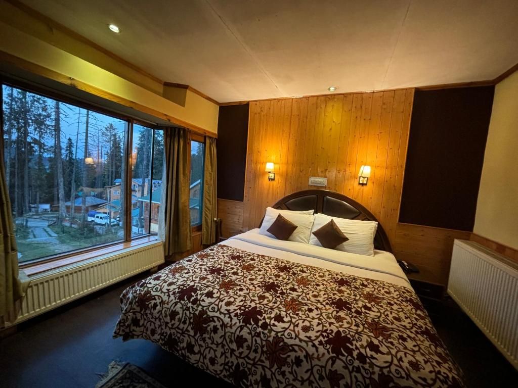 Pine Palace Resort Gulmarg Standard Room 4
