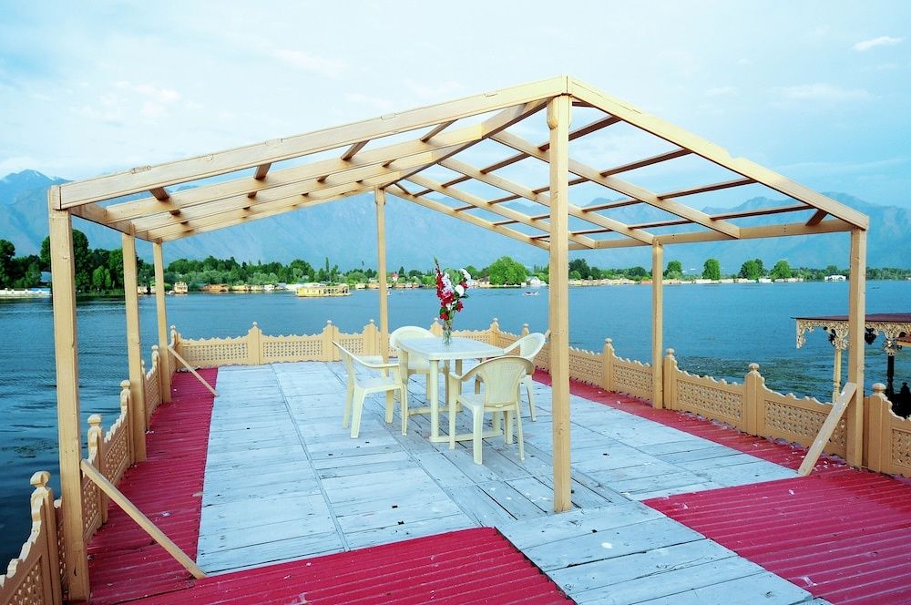 undefined Wangnoo Houseboats 4