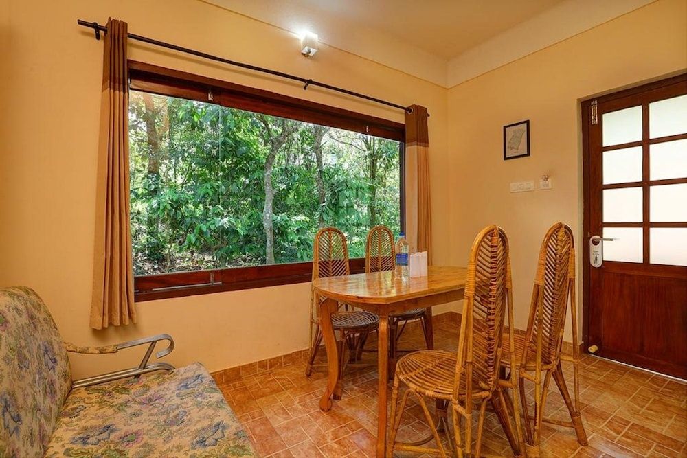 Stream Valley Cottages Grand Room 4