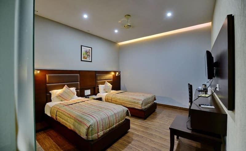 Room_OO3g7w