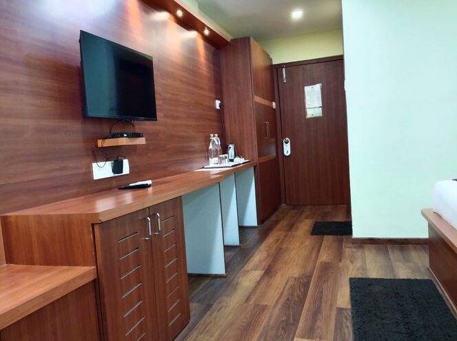 Hotel Arya Palace Deluxe AC 5