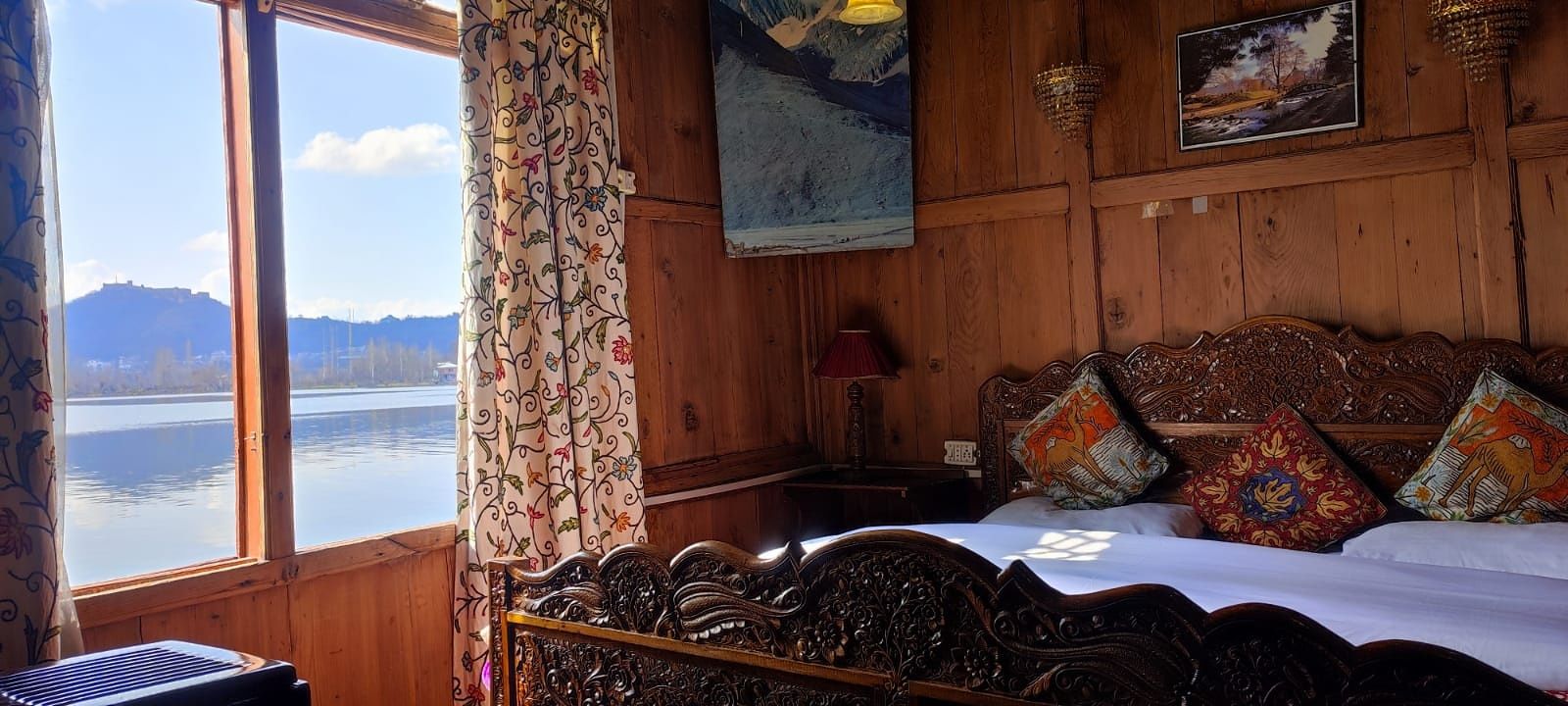 undefined New Buckingham Palace Houseboat 9