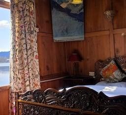 New Buckingham Palace Houseboat Deluxe Room 6