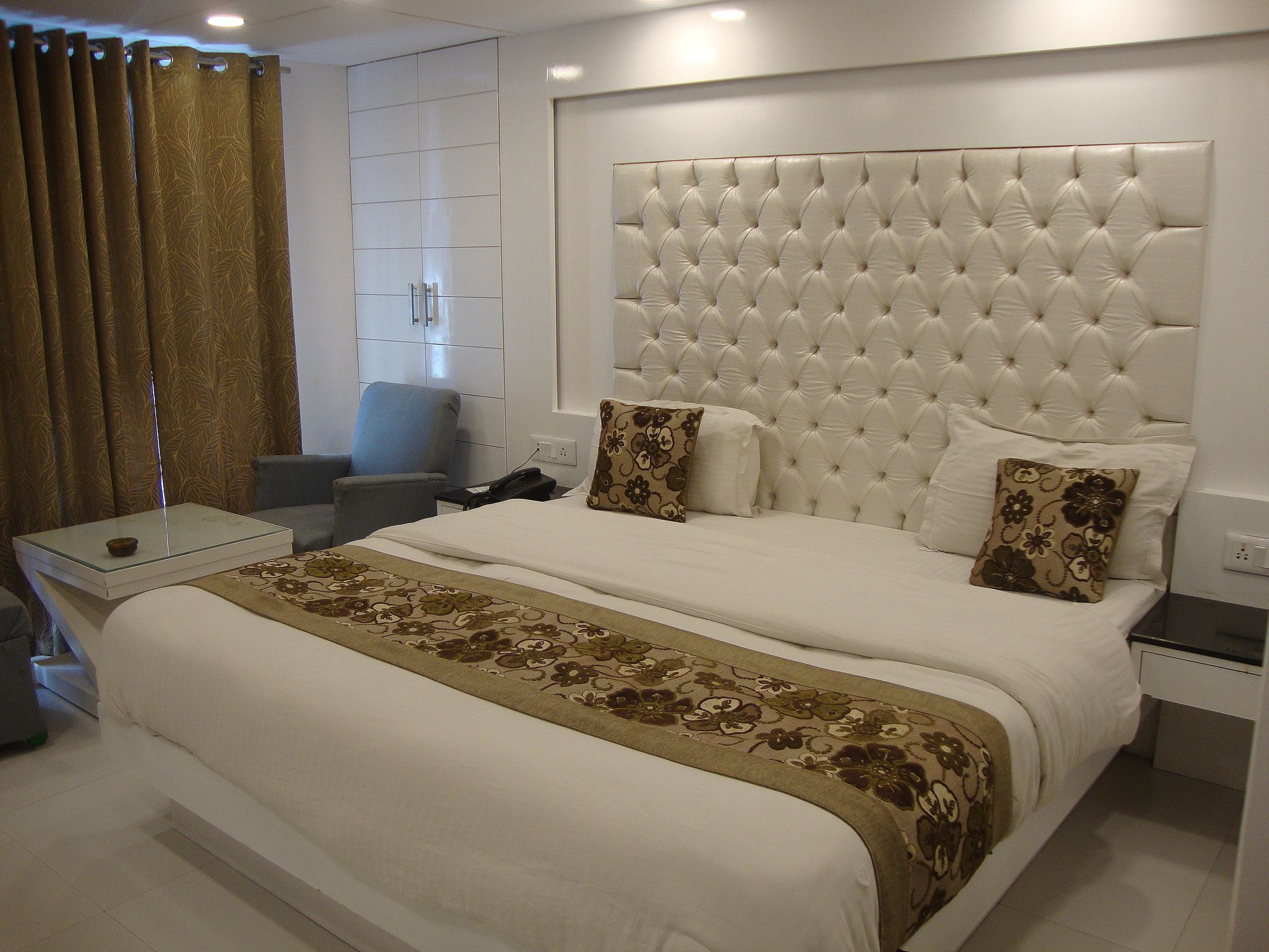 Hamers International Premium Room with Balcony 2