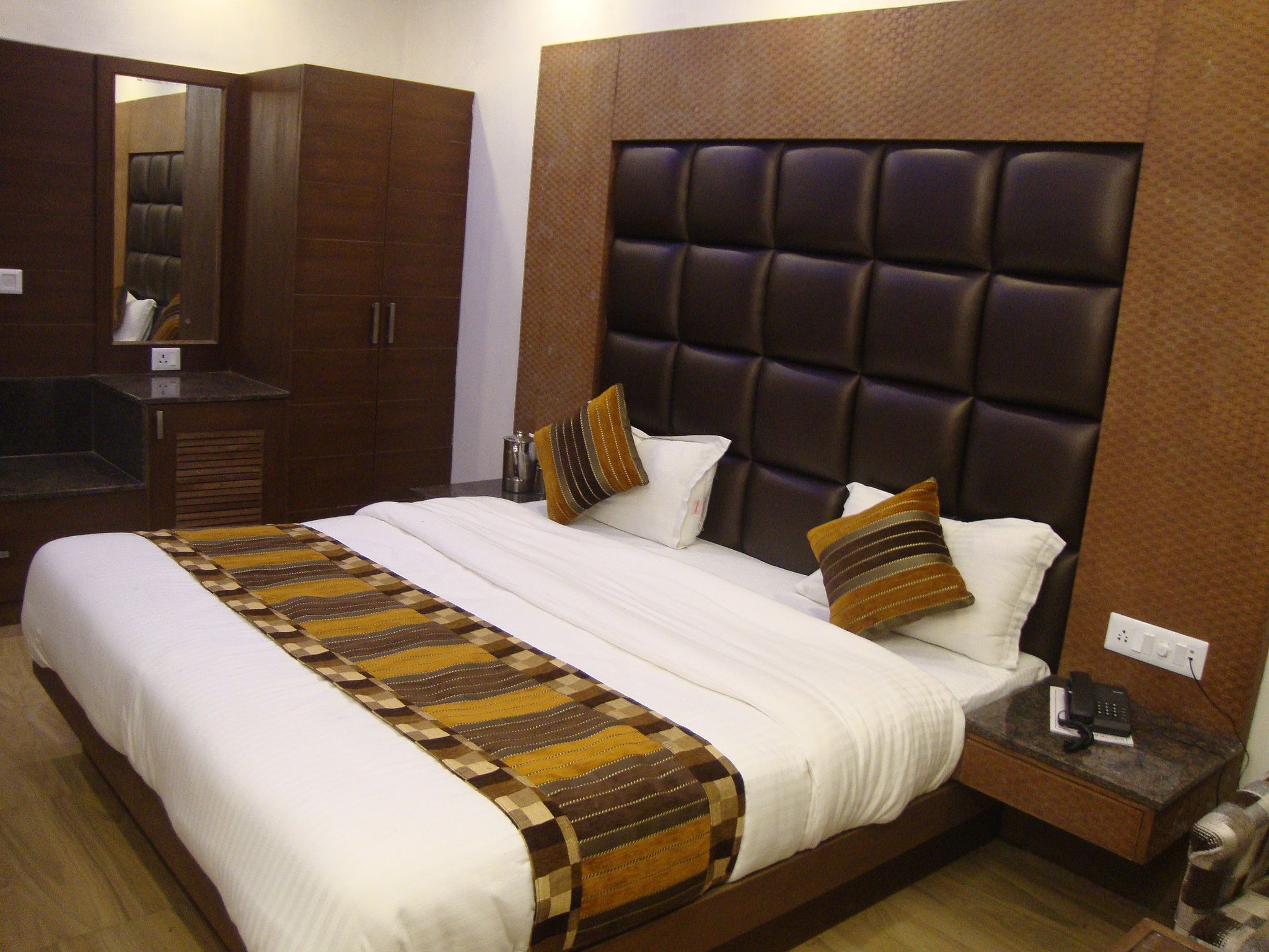 Hamers International Premium Room with Balcony 4