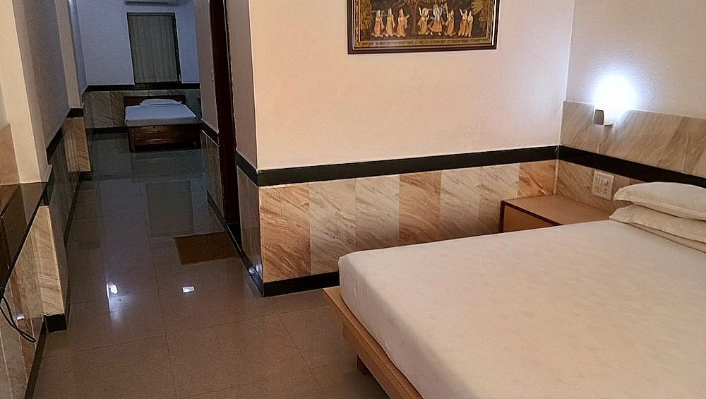 ARCH MANOR DELUXE Deluxe Room, 1 King Bed 6