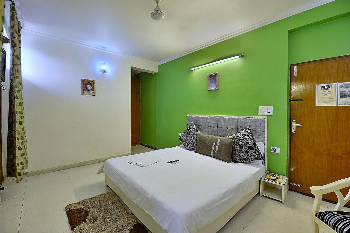 Silver Leaf Hotel Deluxe Room 7