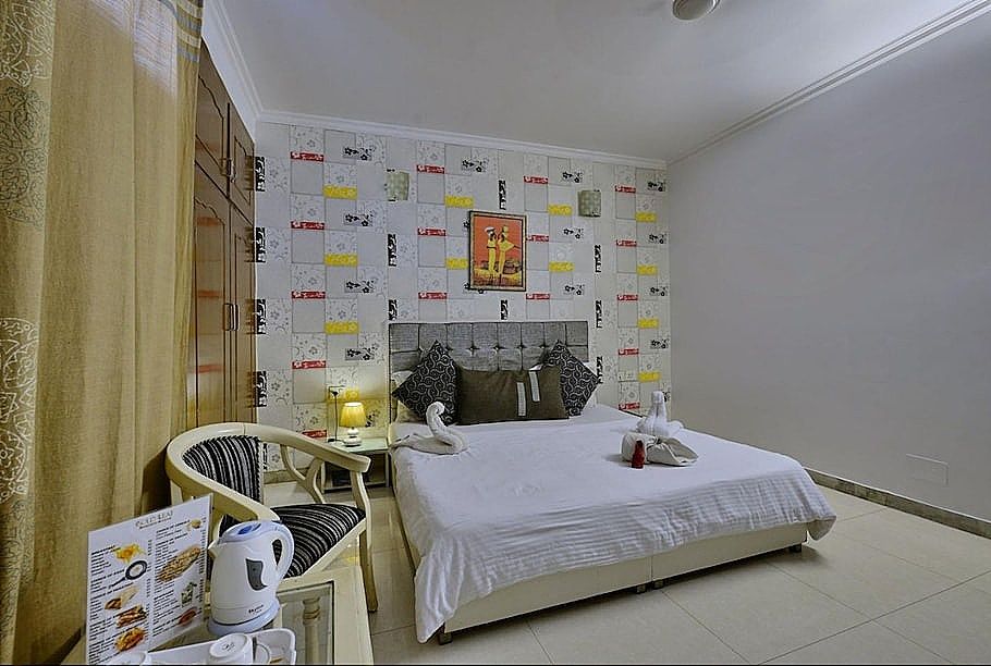 Silver Leaf Hotel Deluxe Room 6