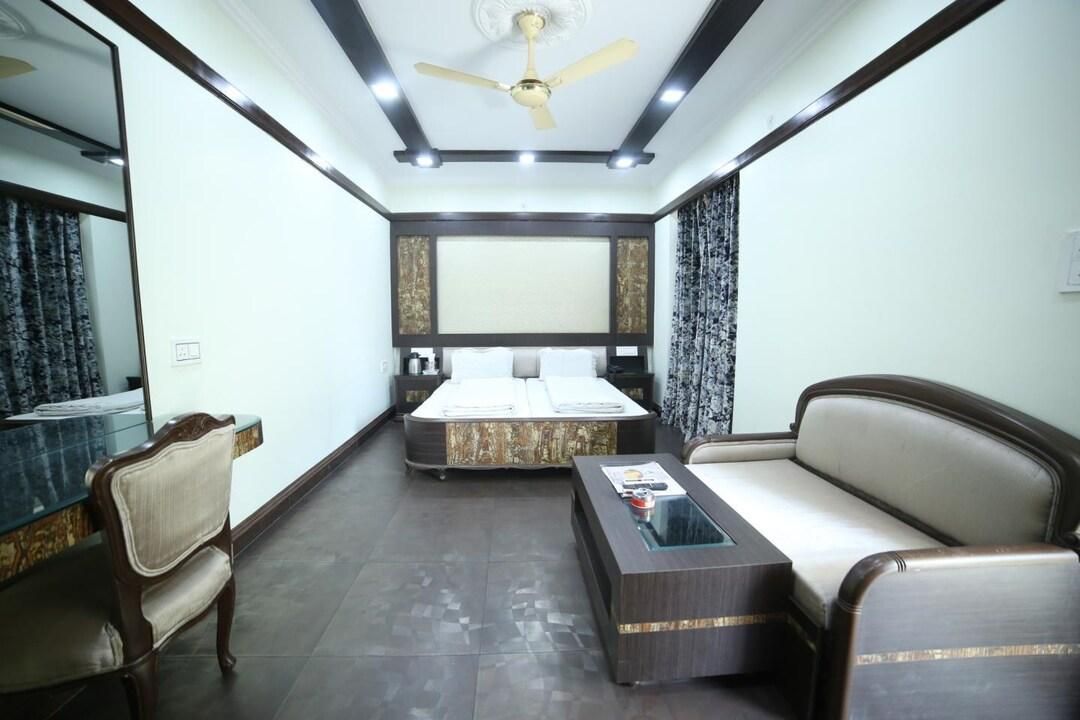 undefined Hotel Naveen Deluxe 8