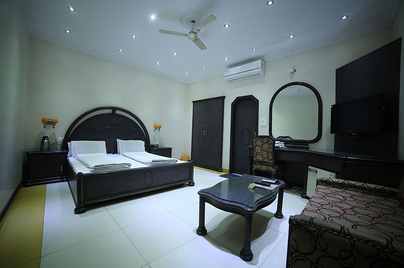 undefined Hotel Naveen Deluxe 9