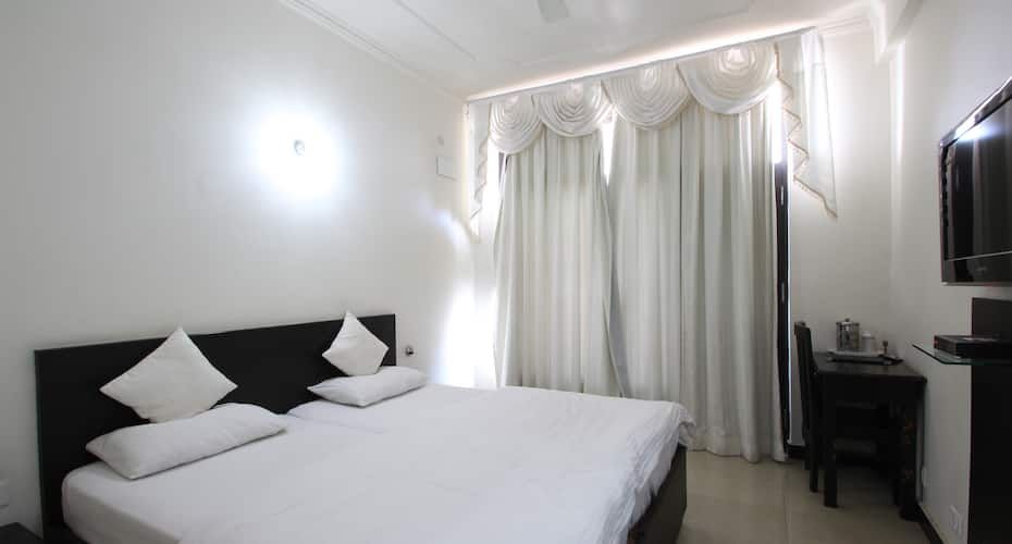 Hotel Shivalik Best Himalayan View Non AC Himalaya Facing Deluxe Room