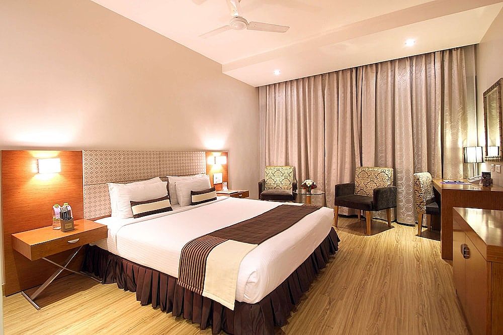 Superior Room - 01 KING BED, Non - Smoking, Wifi, Safe, Minibar