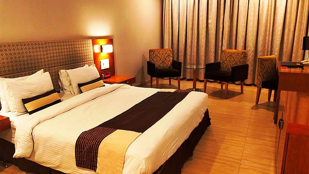 Superior Room - 01 King Bed, Smoking, WIFI, Safe, Minibar