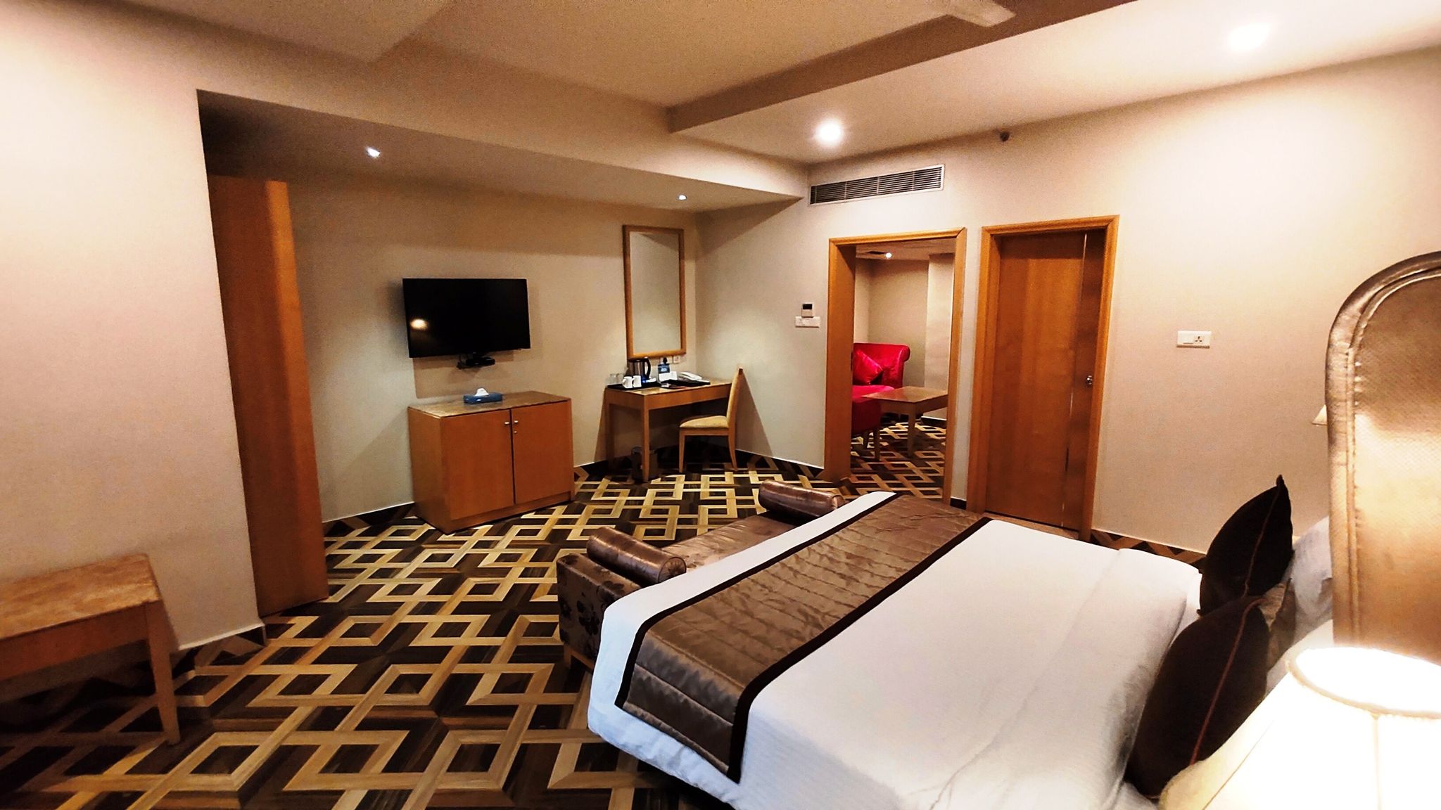 Deluxe Room - 01 King Bed, Smoking Room, Mini Bar, Full Breakfast