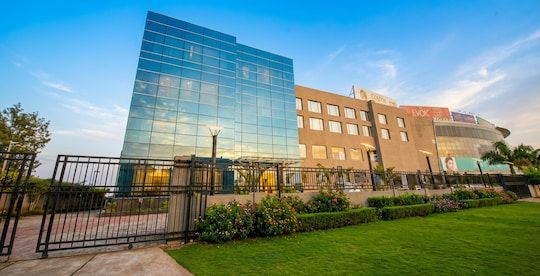 undefined The Golden Plaza Hotel & Spa 6