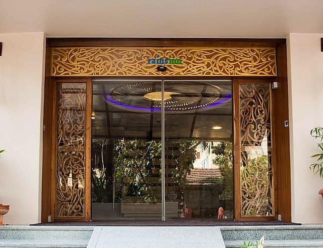 undefined Hotel Rains Inn 8