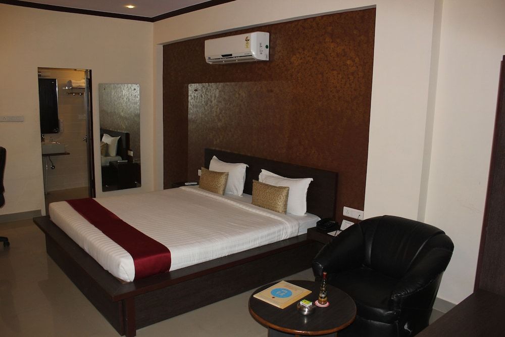 Hotel Savi Regency Executive Double Room, 1 Bedroom, Smoking, Garden View 3