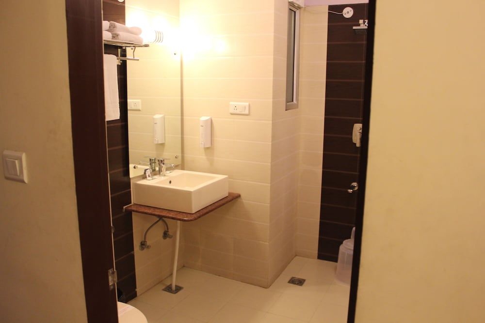 Hotel Savi Regency Executive Double Room, 1 Bedroom, Smoking, Garden View 8
