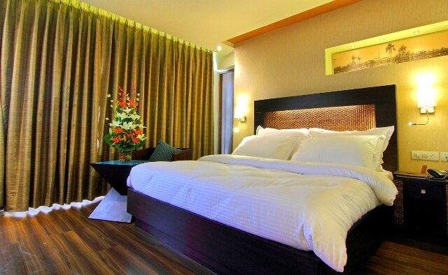 Dayal Paradise Deluxe Room with Work Desk 8