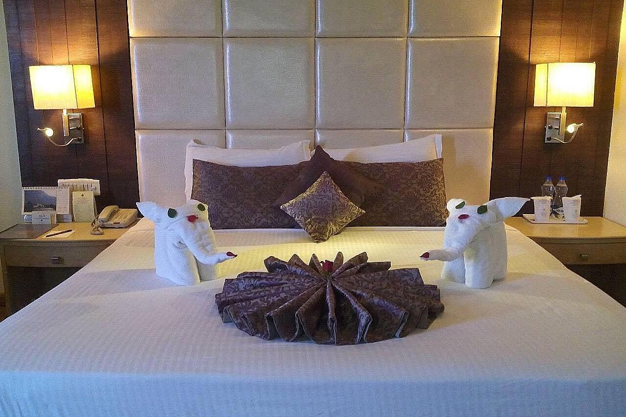 Dayal Paradise Deluxe Room with Work Desk 11