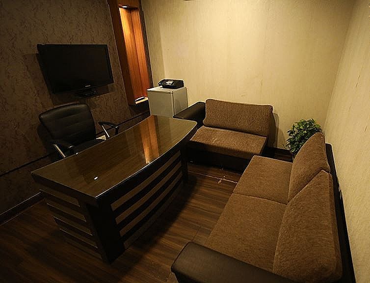 Dayal Paradise Deluxe Room with Work Desk 15