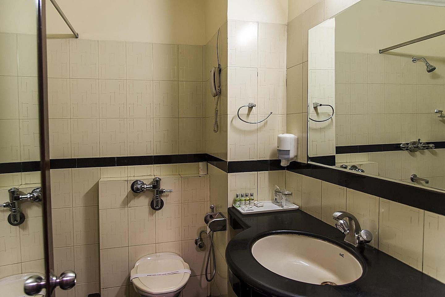 Dayal Paradise Deluxe Room with Work Desk 13