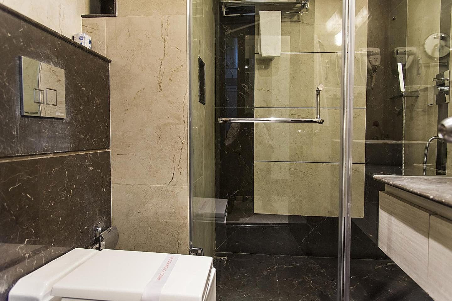 Dayal Paradise Deluxe Room with Work Desk 14