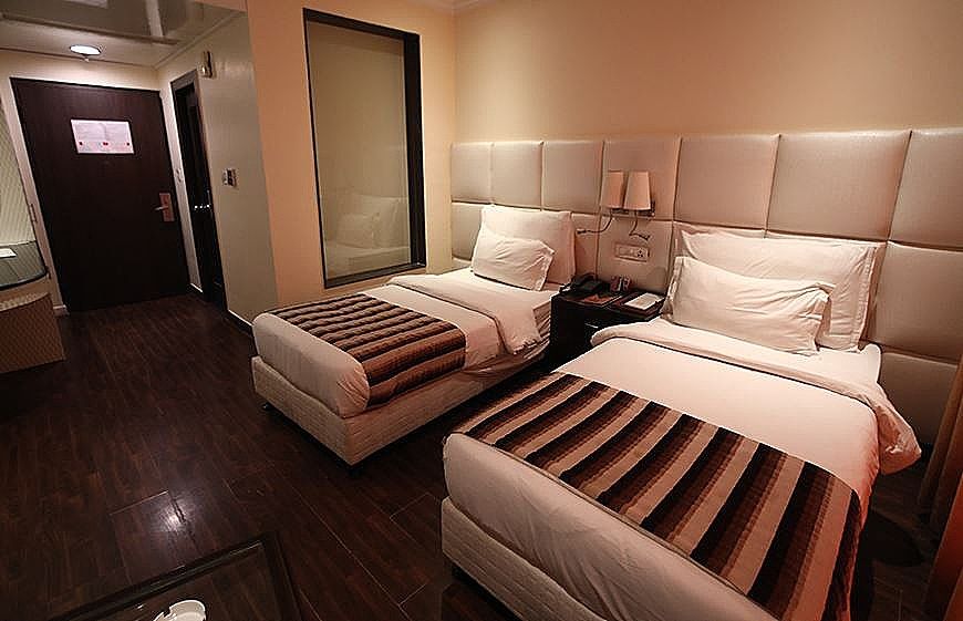 Dayal Paradise Deluxe Room with Work Desk 2