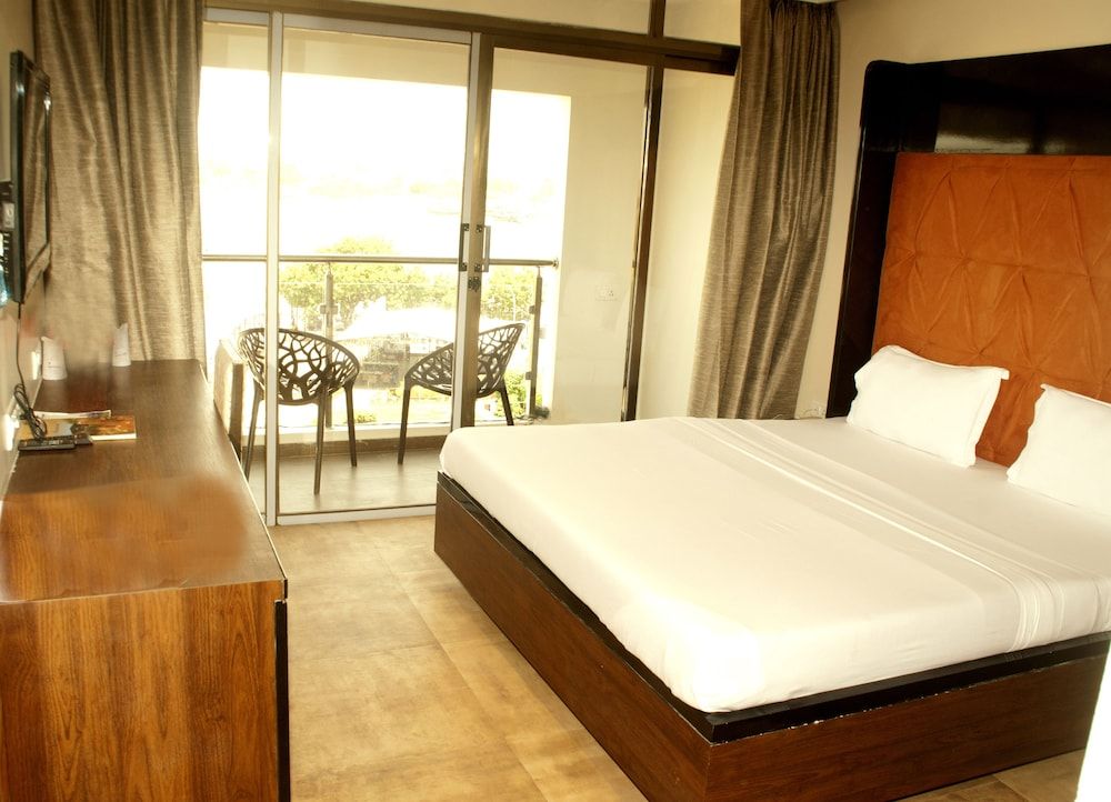 Hotel Apaar Premium Room 7