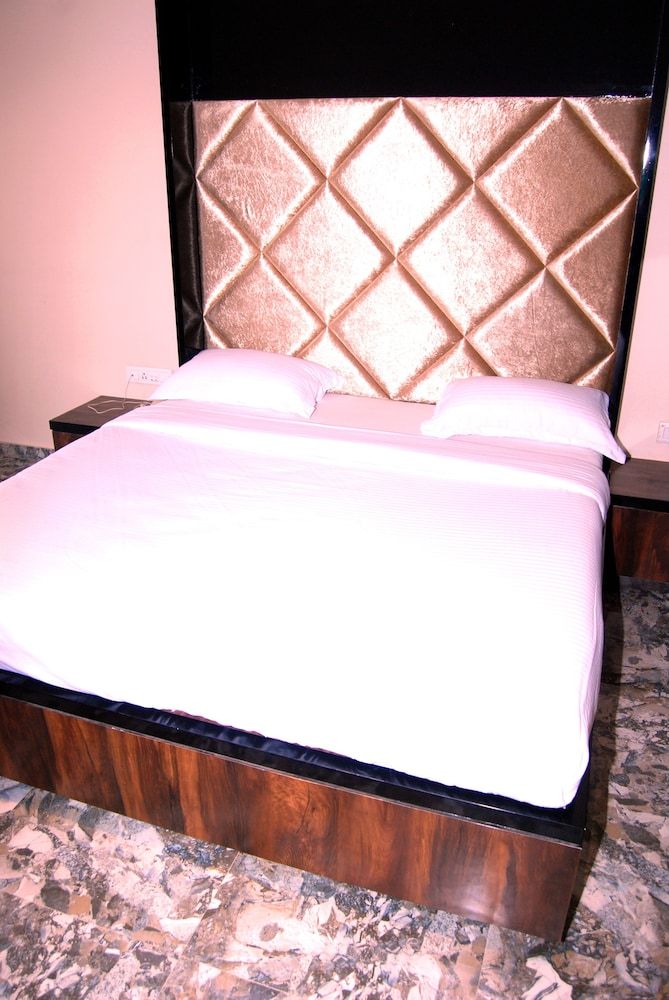 Hotel Apaar Premium Room 4