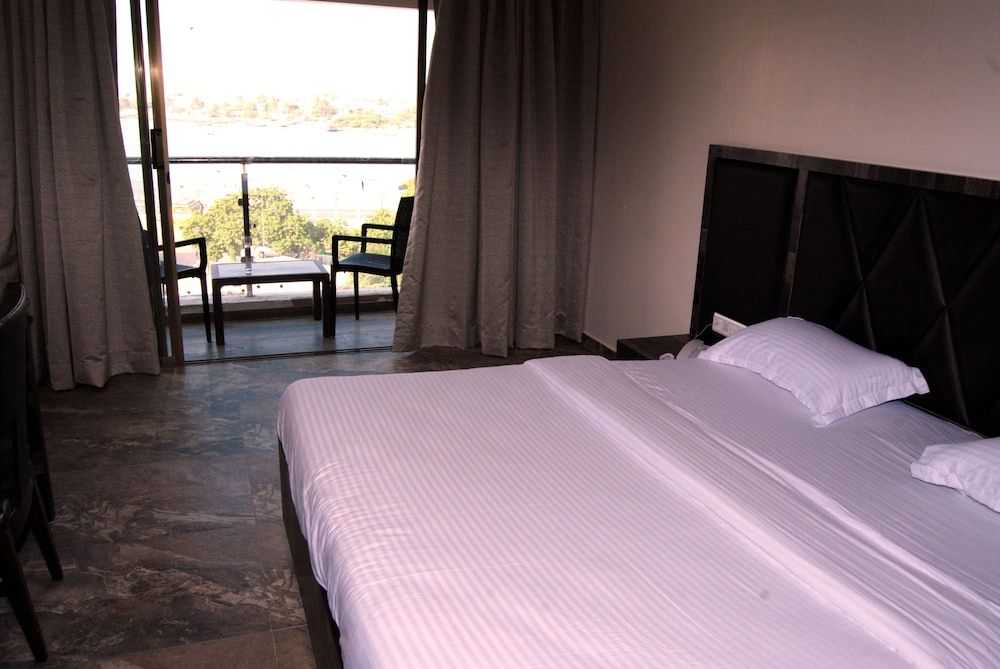 Hotel Apaar Premium Room 6