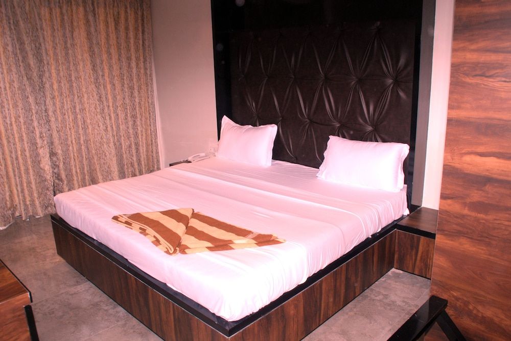 Hotel Apaar Premium Room 10