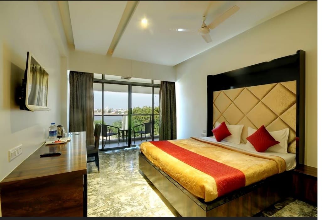 undefined Hotel Apaar with Sea Face Garden Restaurant 10