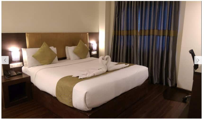 J Hotel Deluxe Room 7