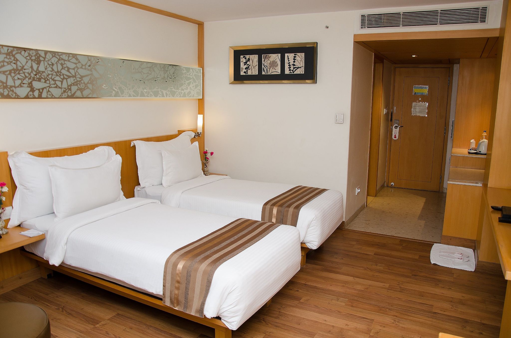 Hotel Lineage Deluxe Room 3
