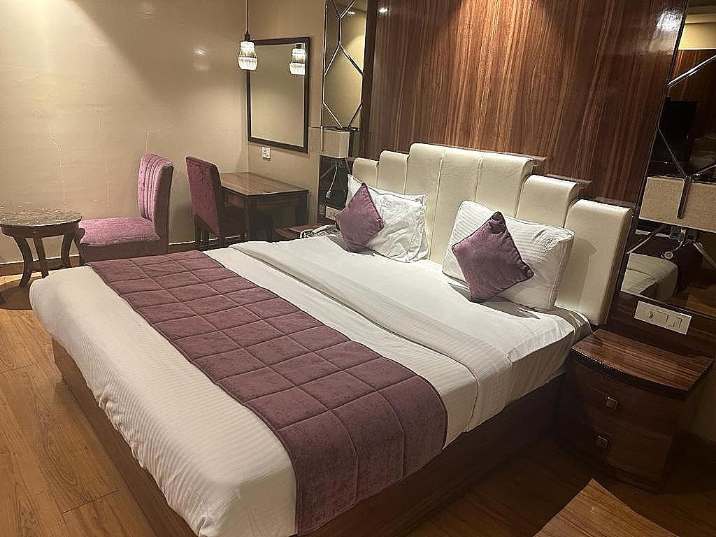 Interconnecting Family Room