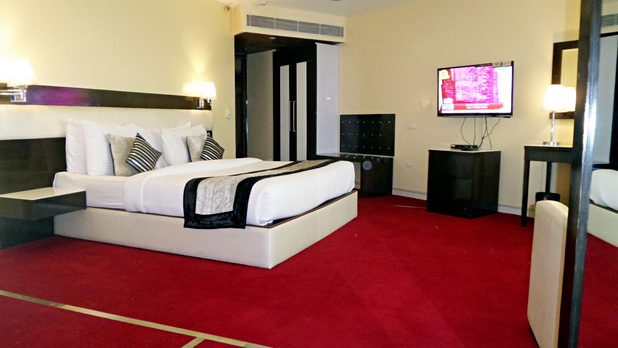 Airport Hotel Ramhan Palace Mahipalpur Standard Double or Twin Room 2
