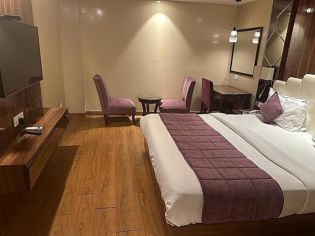 Interconnecting Family Room