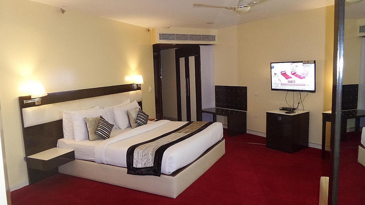 Interconnecting Family Room