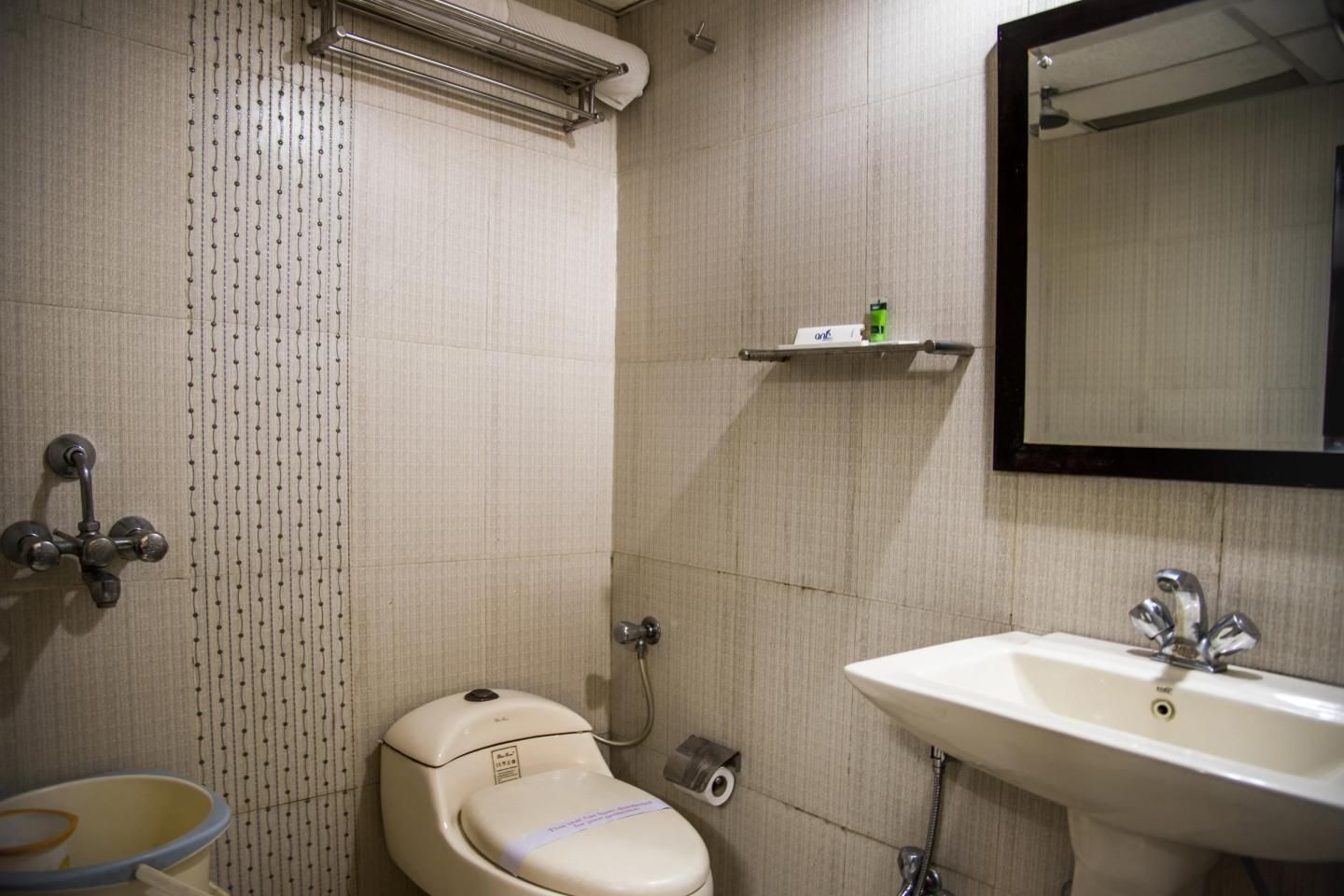 ANR Hotel (24 Hours Check-in & Check-Out) Economy Room 4