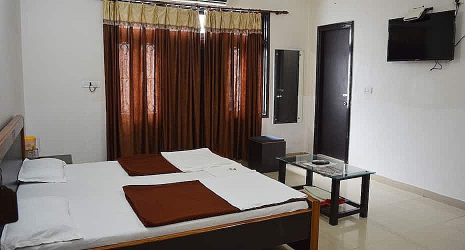 Deluxe Double Bedroom