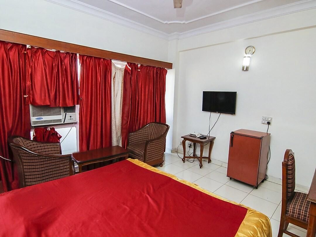 Vishwanath Hotel Deluxe Room 7