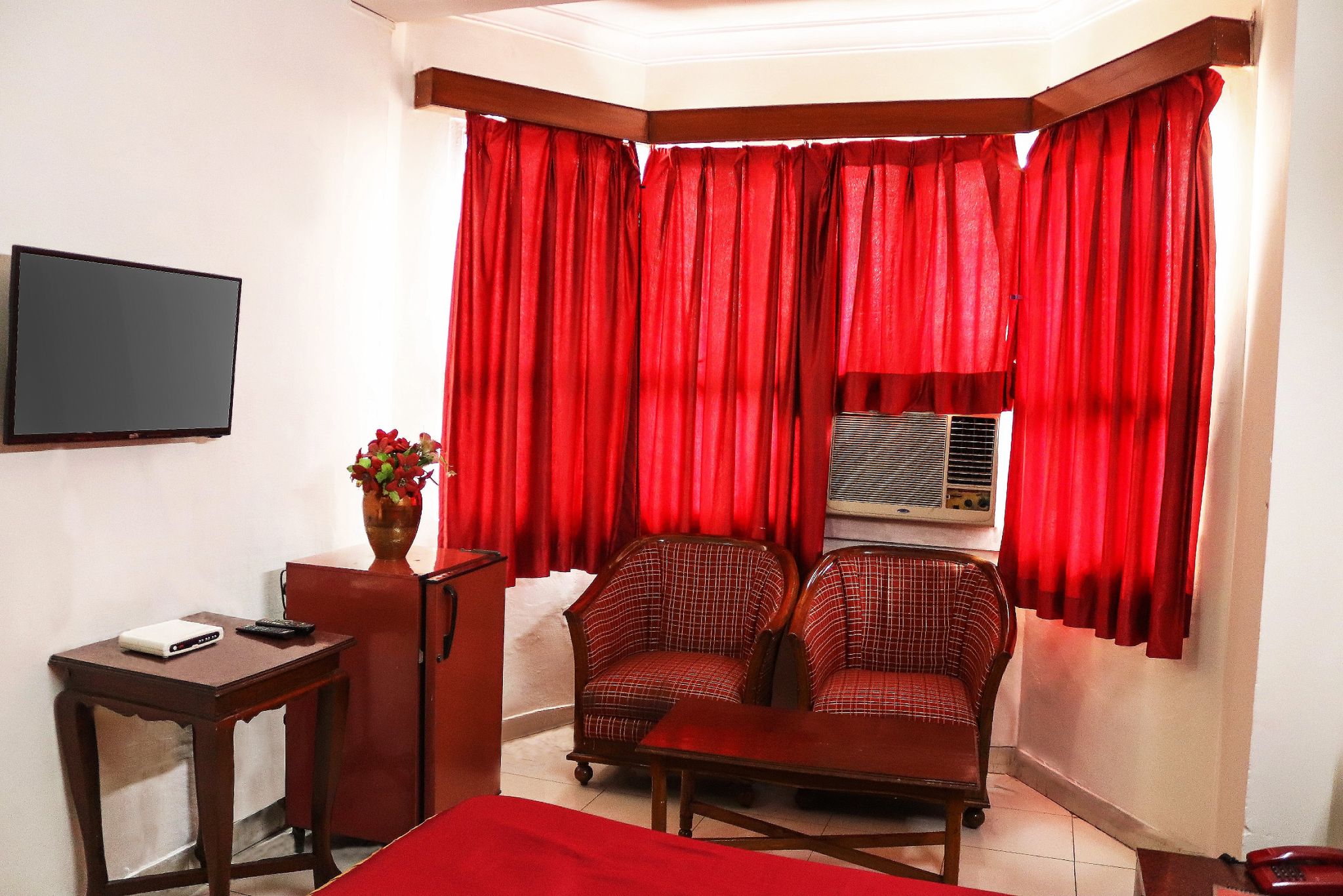 Vishwanath Hotel Deluxe Room 5