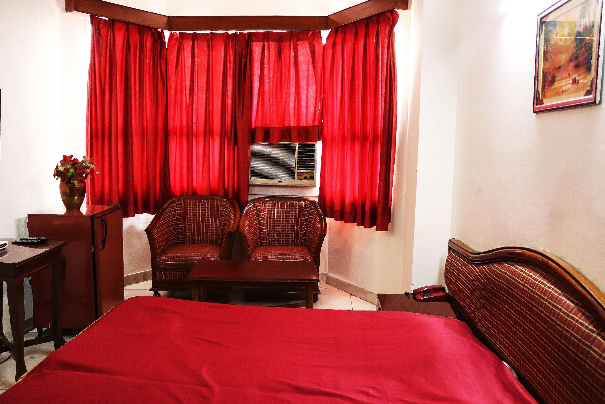 Vishwanath Hotel Deluxe Room 6