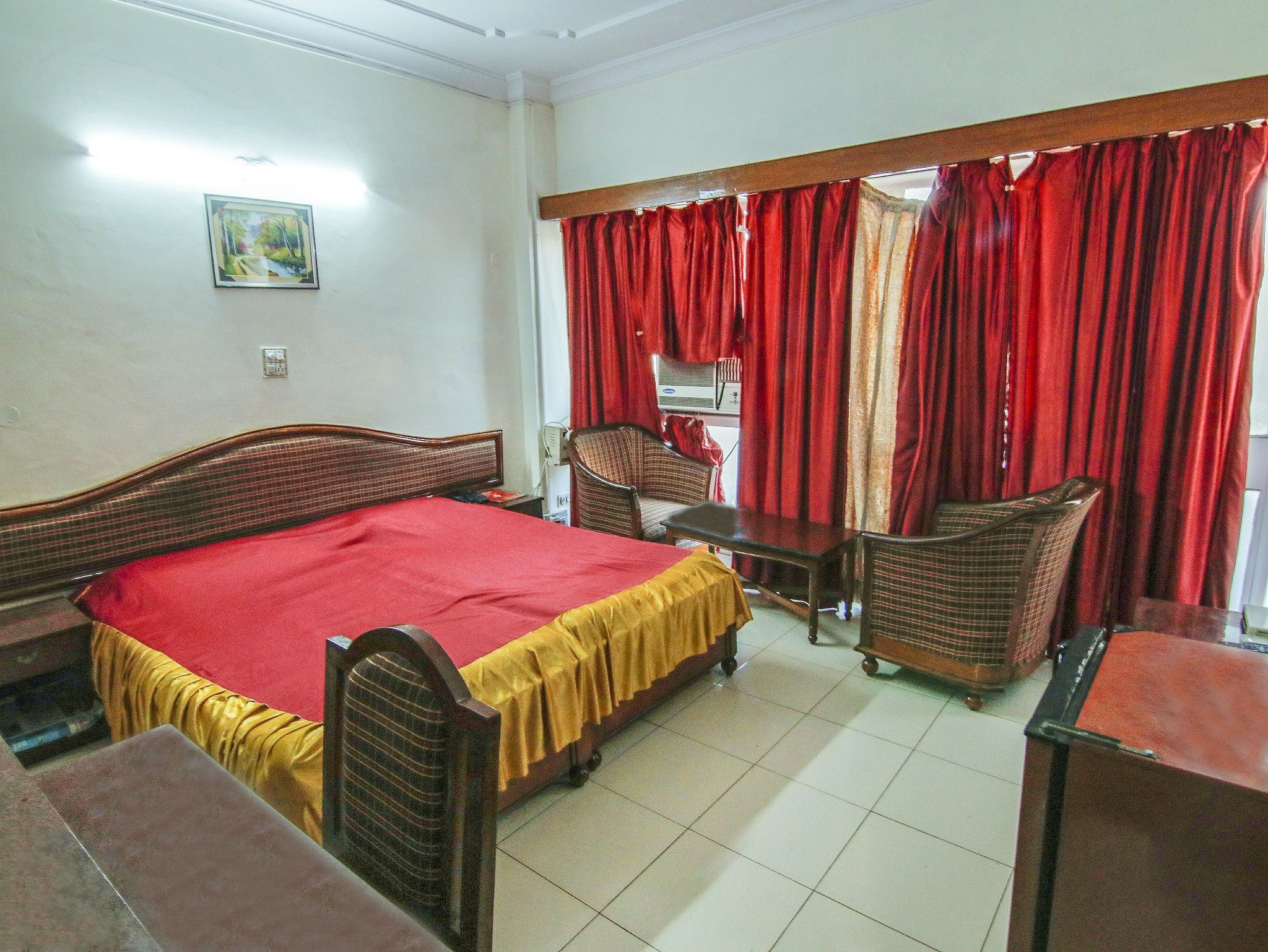Vishwanath Hotel Deluxe Room 2