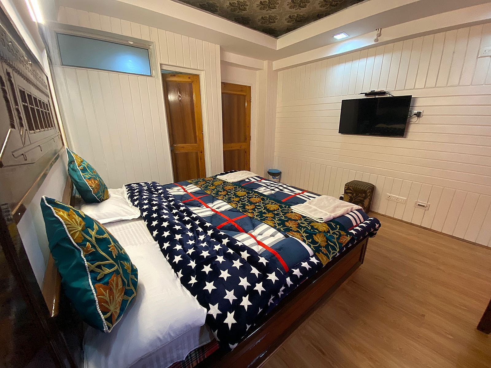 Hotel Regal Palace Deluxe Room 7