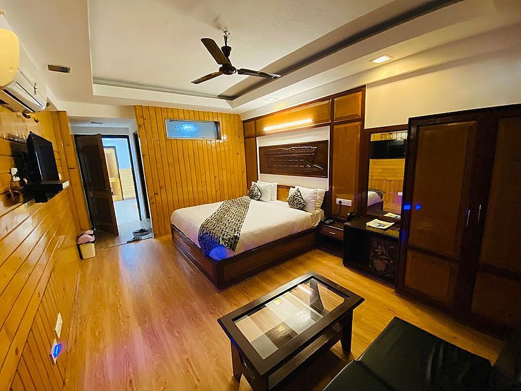 Hotel Regal Palace Deluxe Room 9