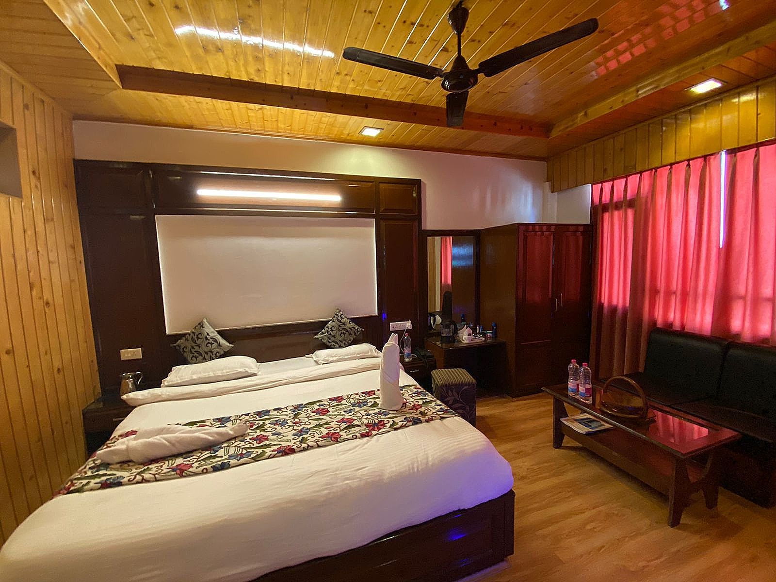 Hotel Regal Palace Deluxe Room 8