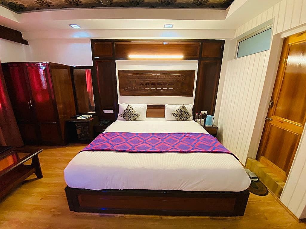 Hotel Regal Palace Deluxe Room 17